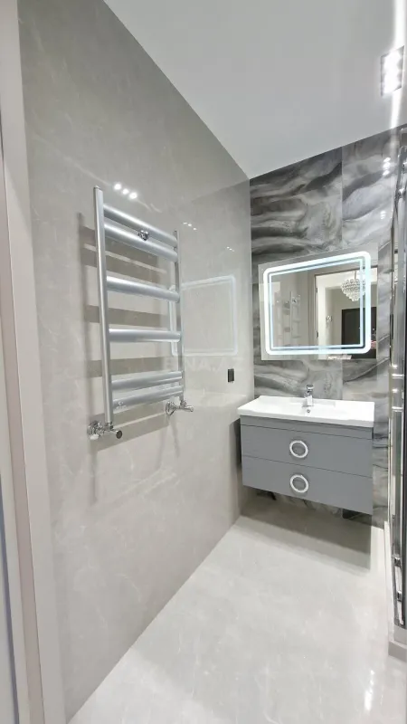 Satılır 3 otaqlı mənzil 130 m²