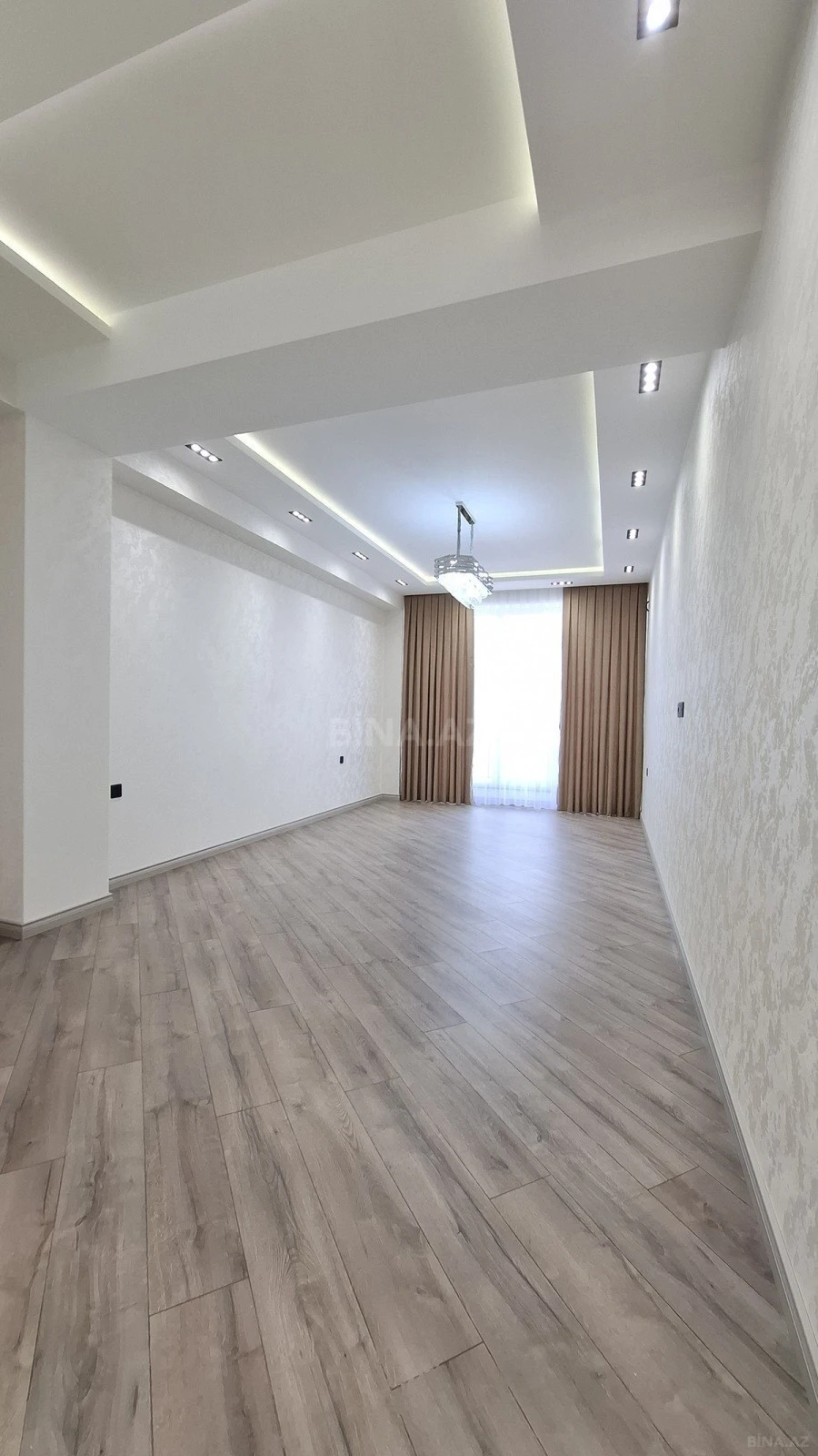 Satılır 3 otaqlı mənzil 130 m²