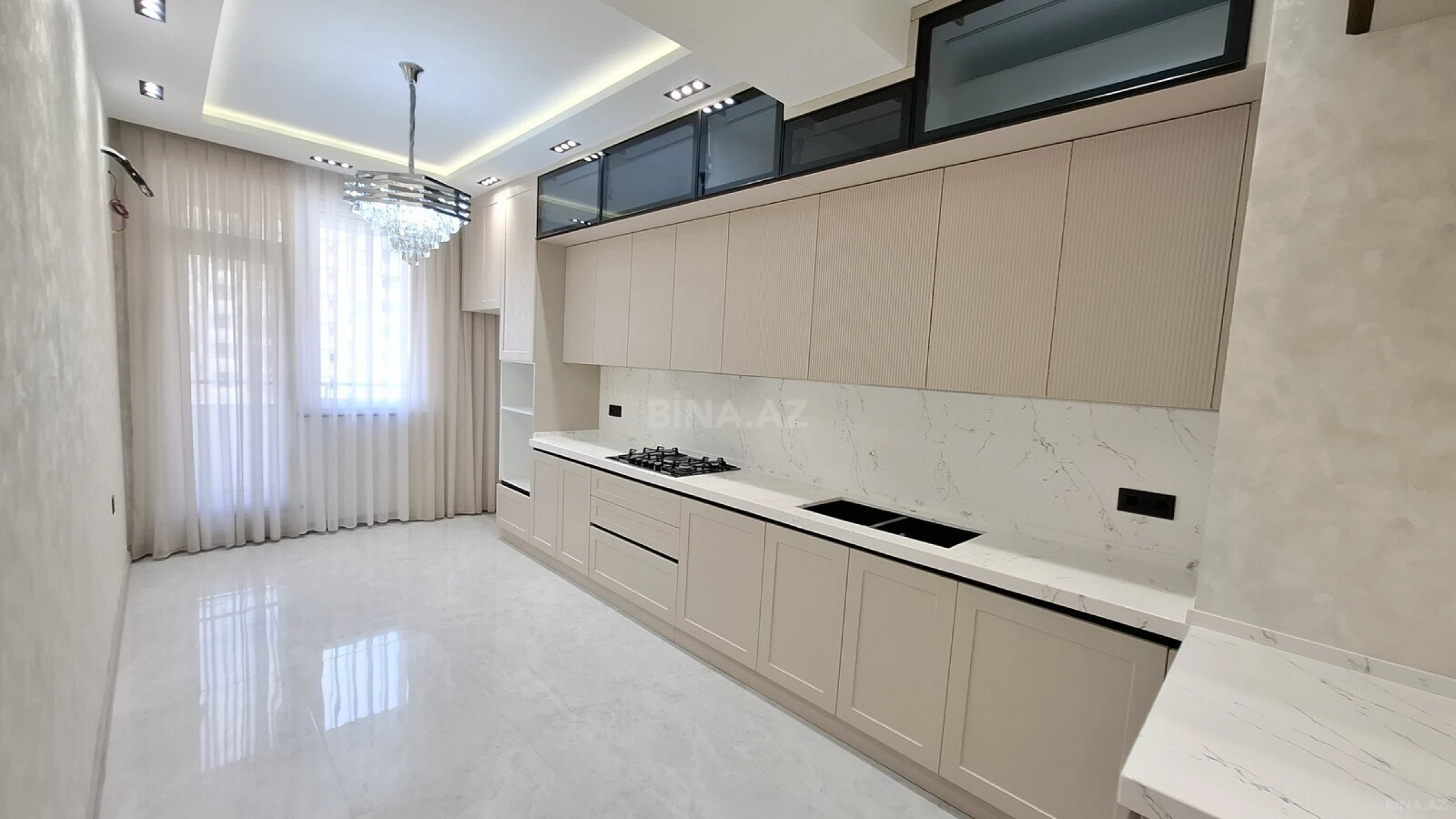 Satılır 3 otaqlı mənzil 130 m²
