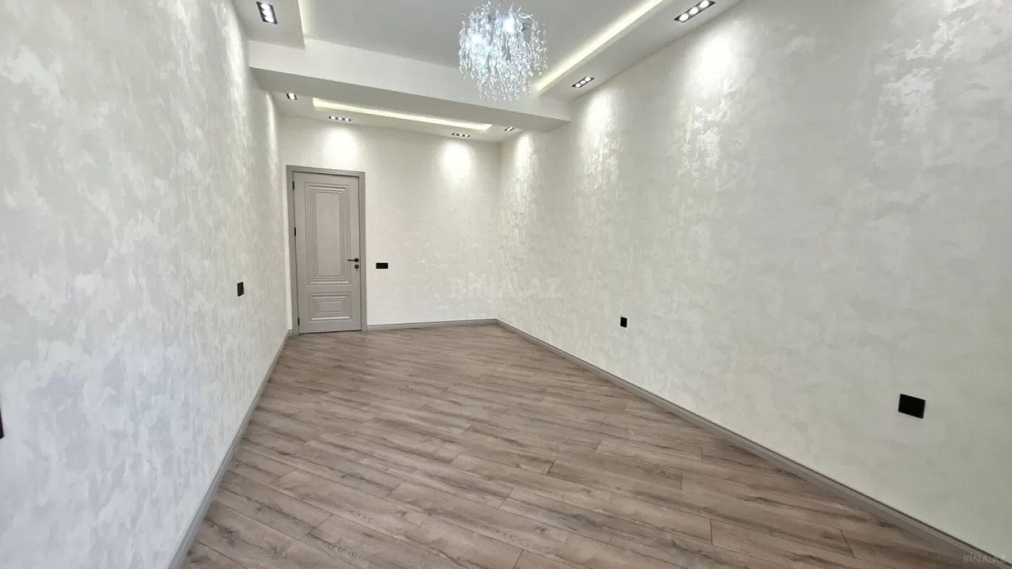 Satılır 3 otaqlı mənzil 130 m²