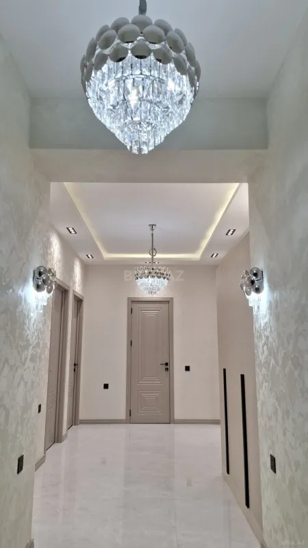 Satılır 3 otaqlı mənzil 130 m²