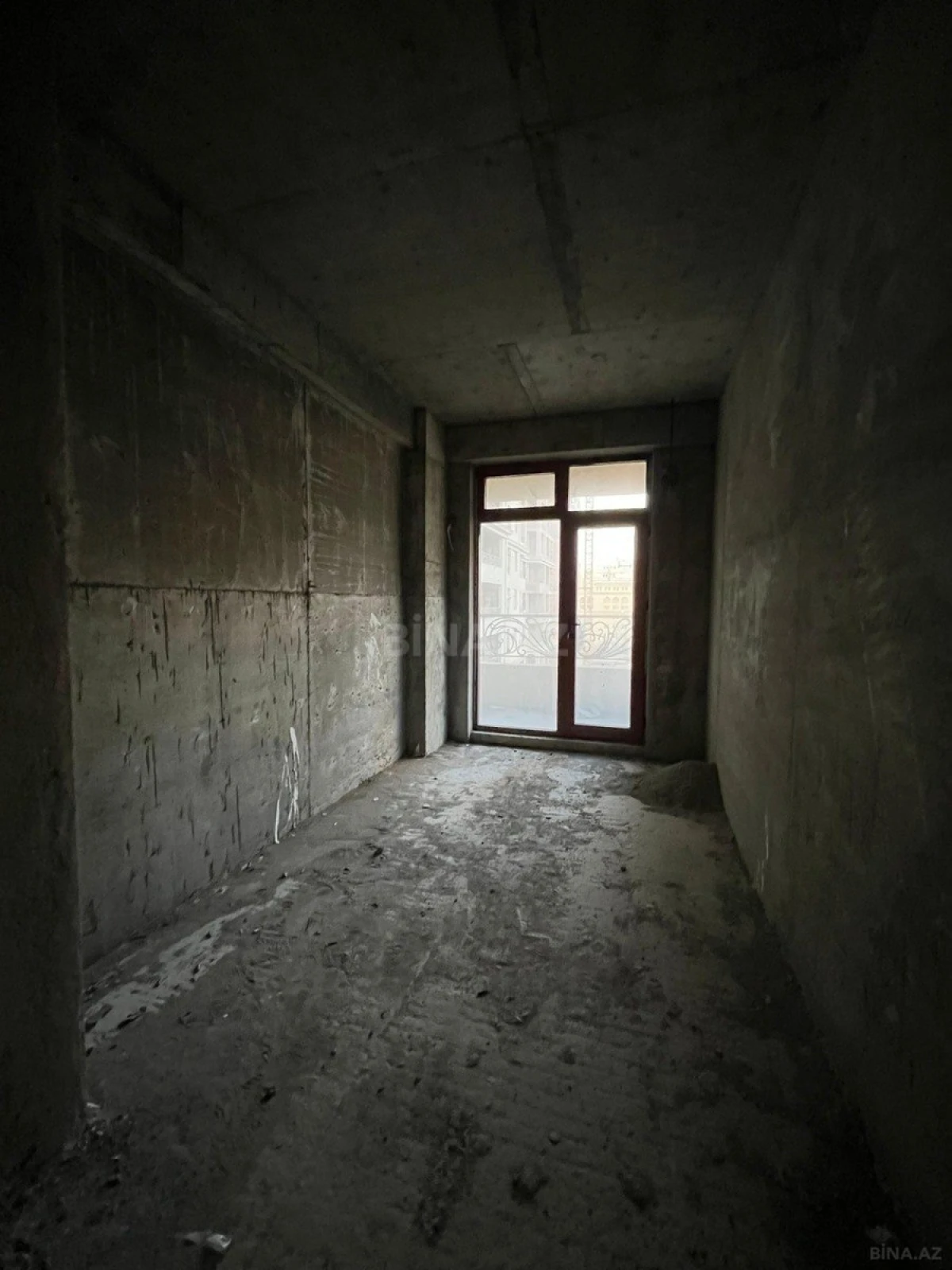 Satılır 4 otaqlı mənzil 203 m²