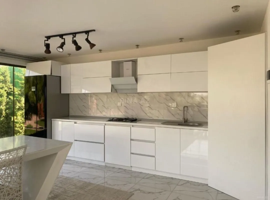 Satılır obyekt 600 m²