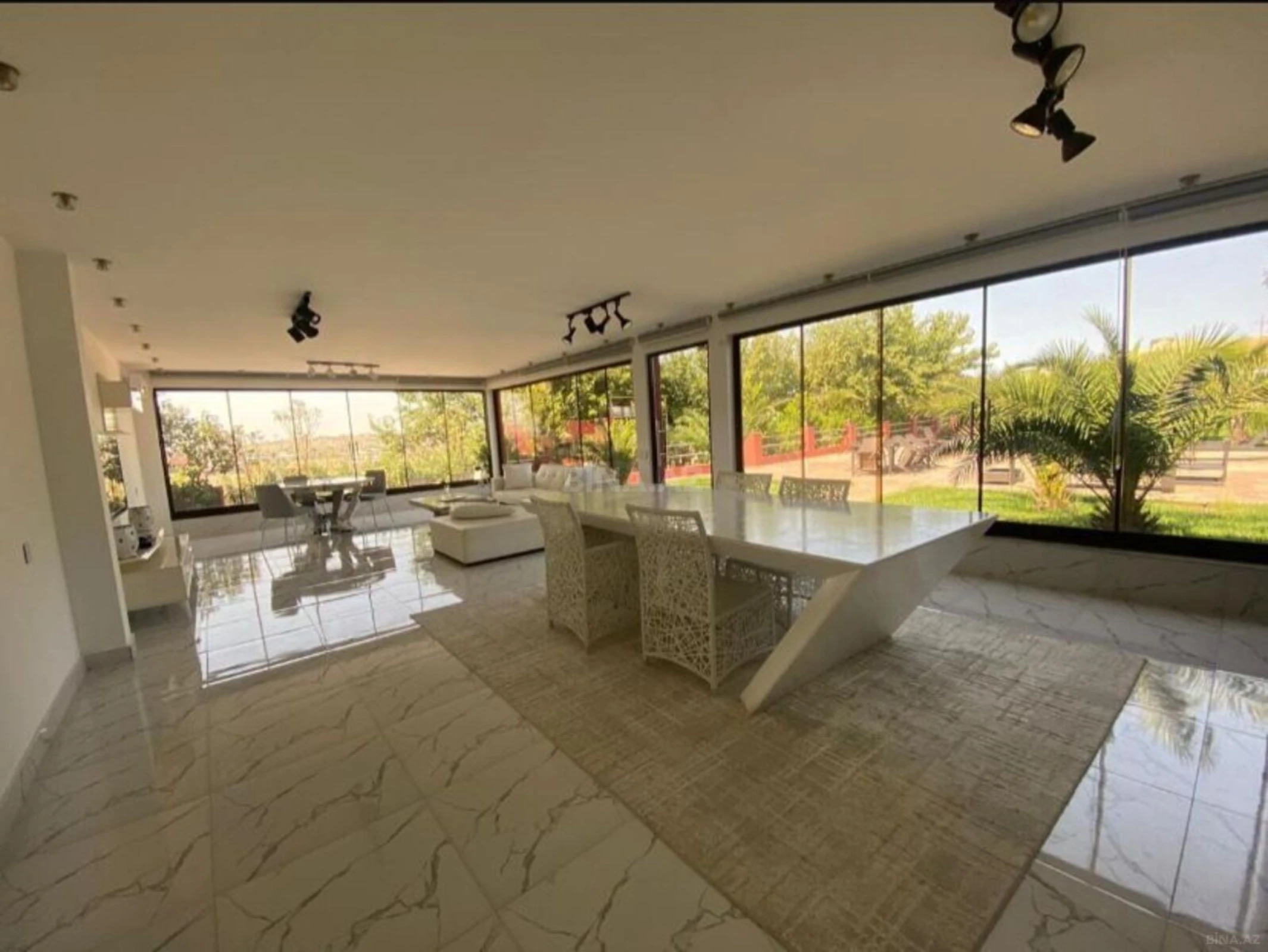 Satılır obyekt 600 m²