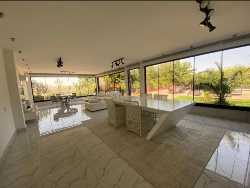 Satılır obyekt 600 m²