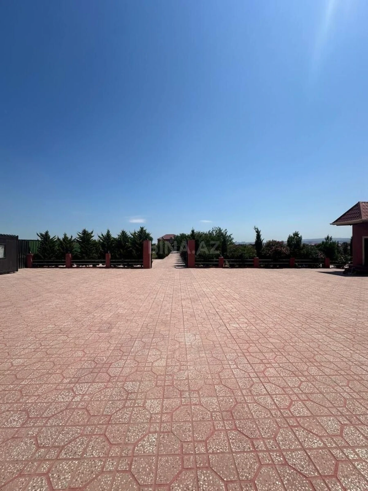 Satılır obyekt 600 m²