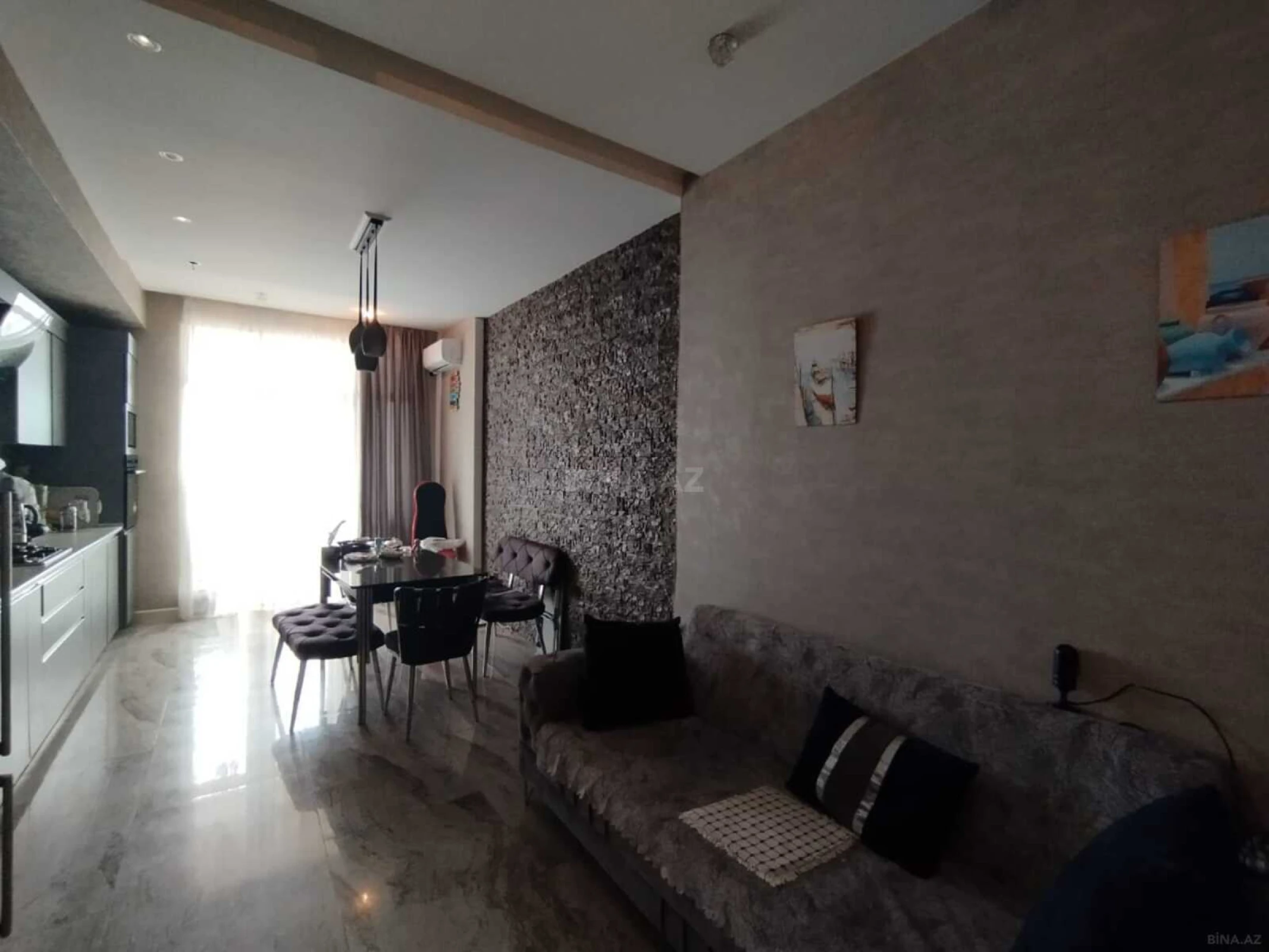 Satılır 4 otaqlı mənzil 180 m²