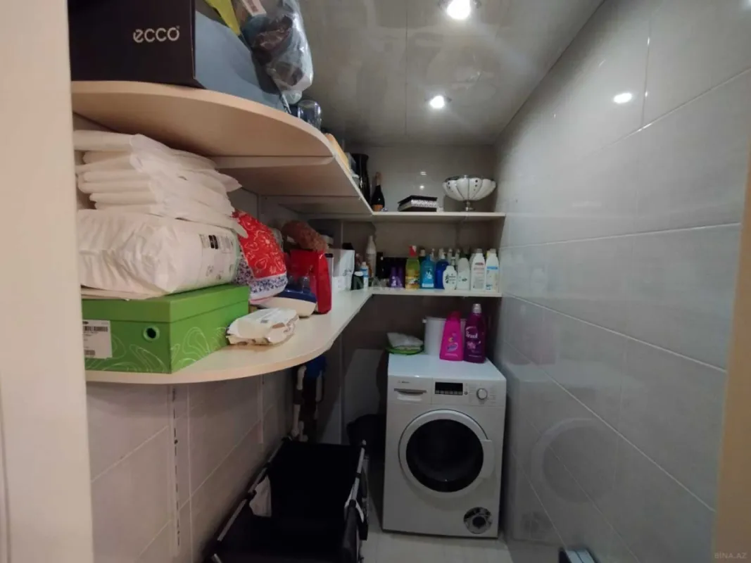 Satılır 4 otaqlı mənzil 180 m²