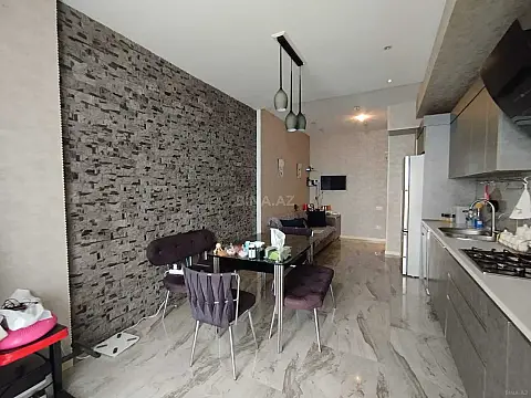 Satılır 4 otaqlı mənzil 180 m²