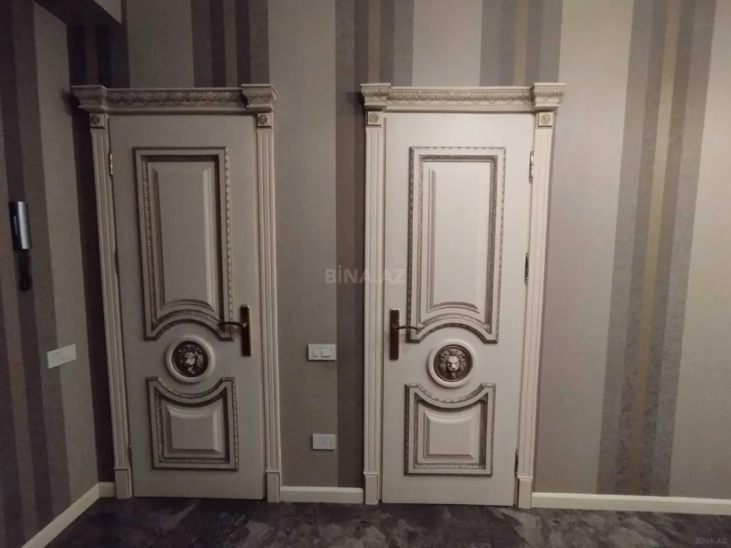 Satılır 4 otaqlı mənzil 180 m²