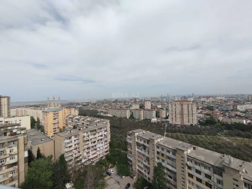 Satılır 4 otaqlı mənzil 180 m²