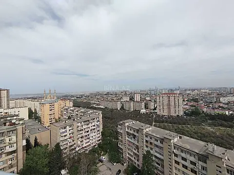 Satılır 4 otaqlı mənzil 180 m²