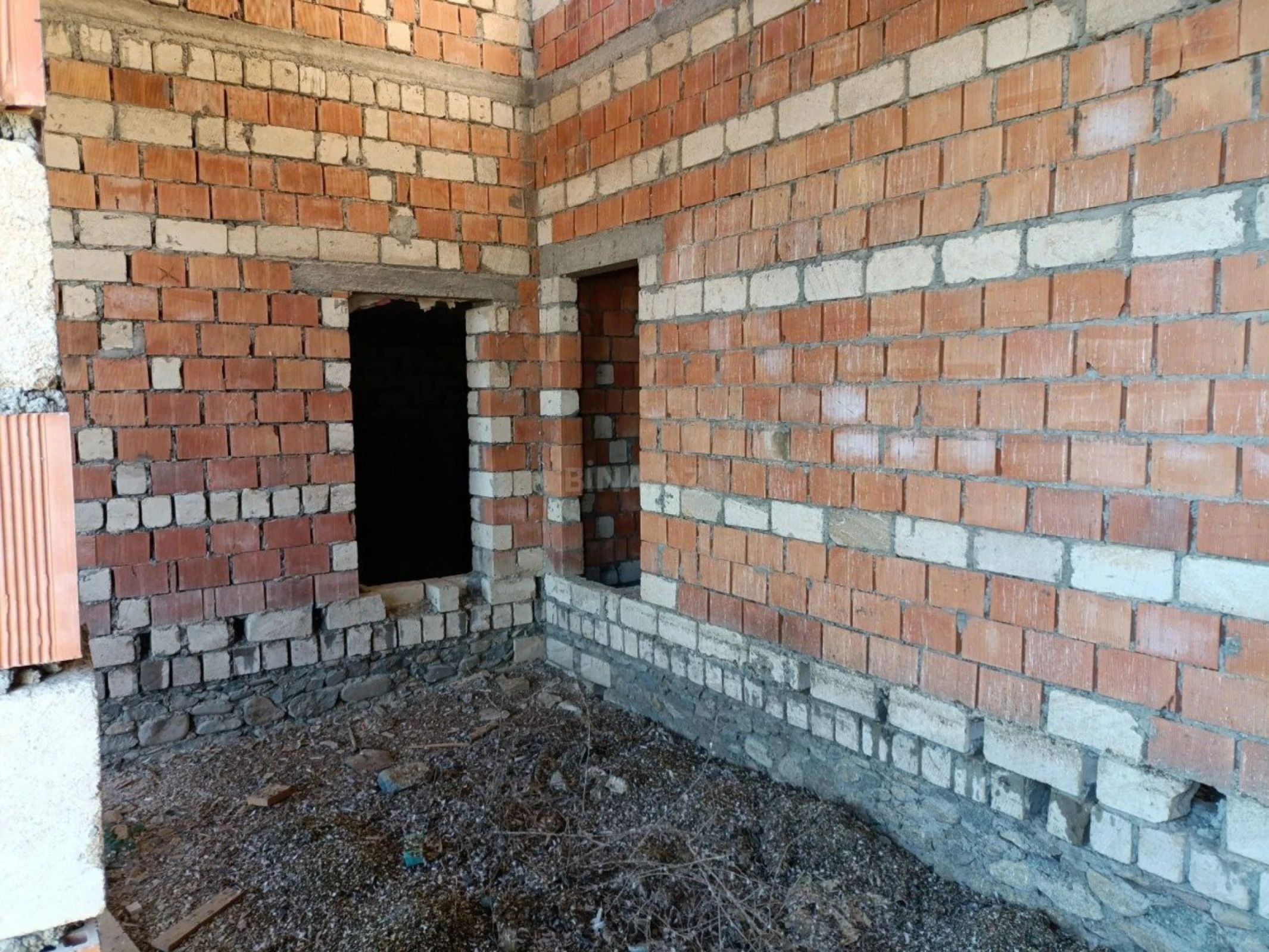 Satılır 10 otaqlı həyət evi 525 m²