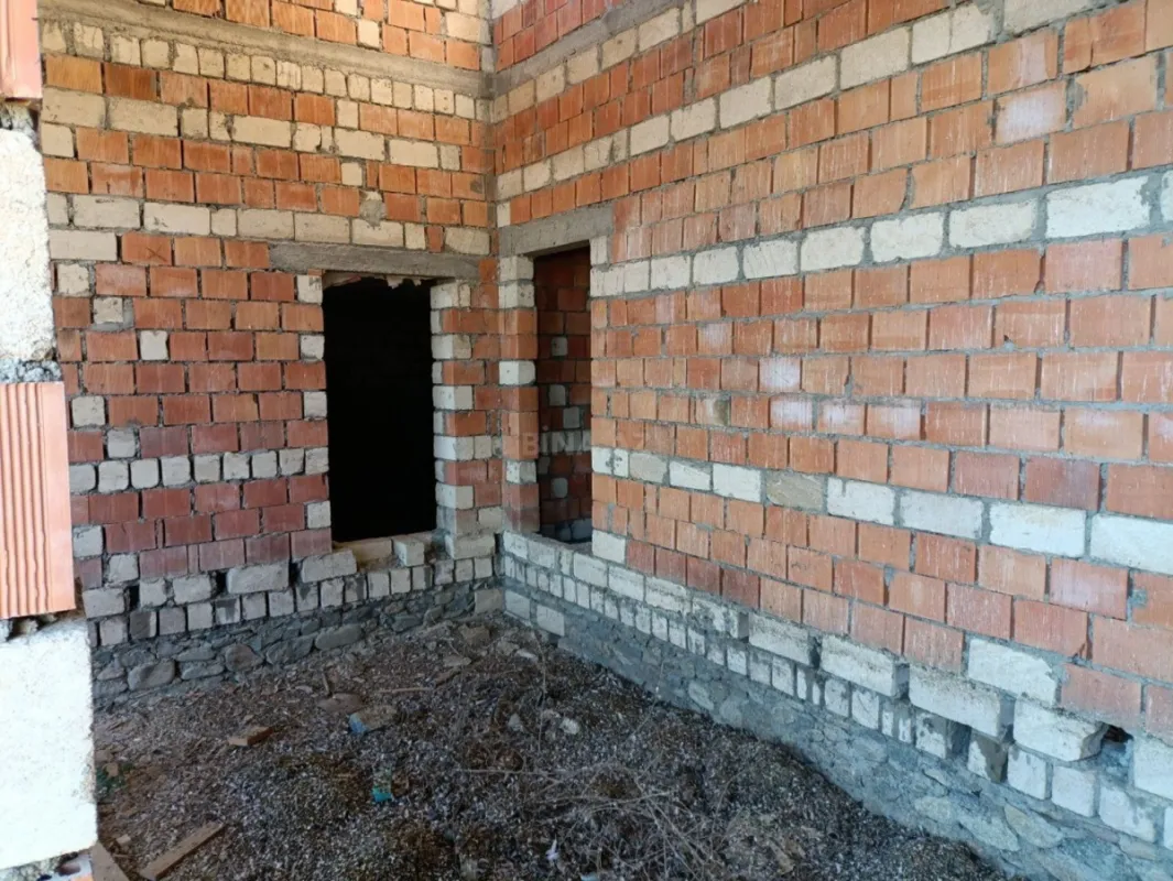 Satılır 10 otaqlı həyət evi 525 m²