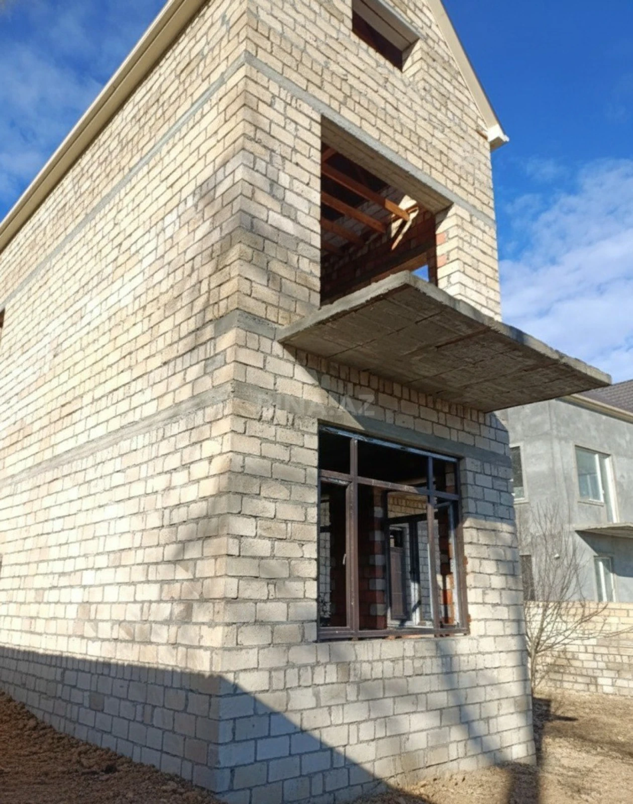 Satılır 10 otaqlı həyət evi 525 m²