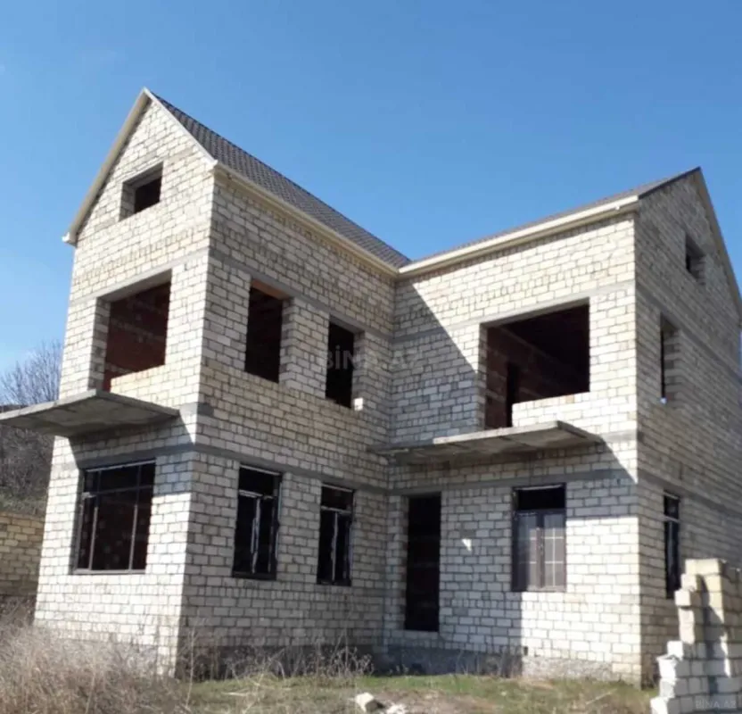 Satılır 10 otaqlı həyət evi 525 m²