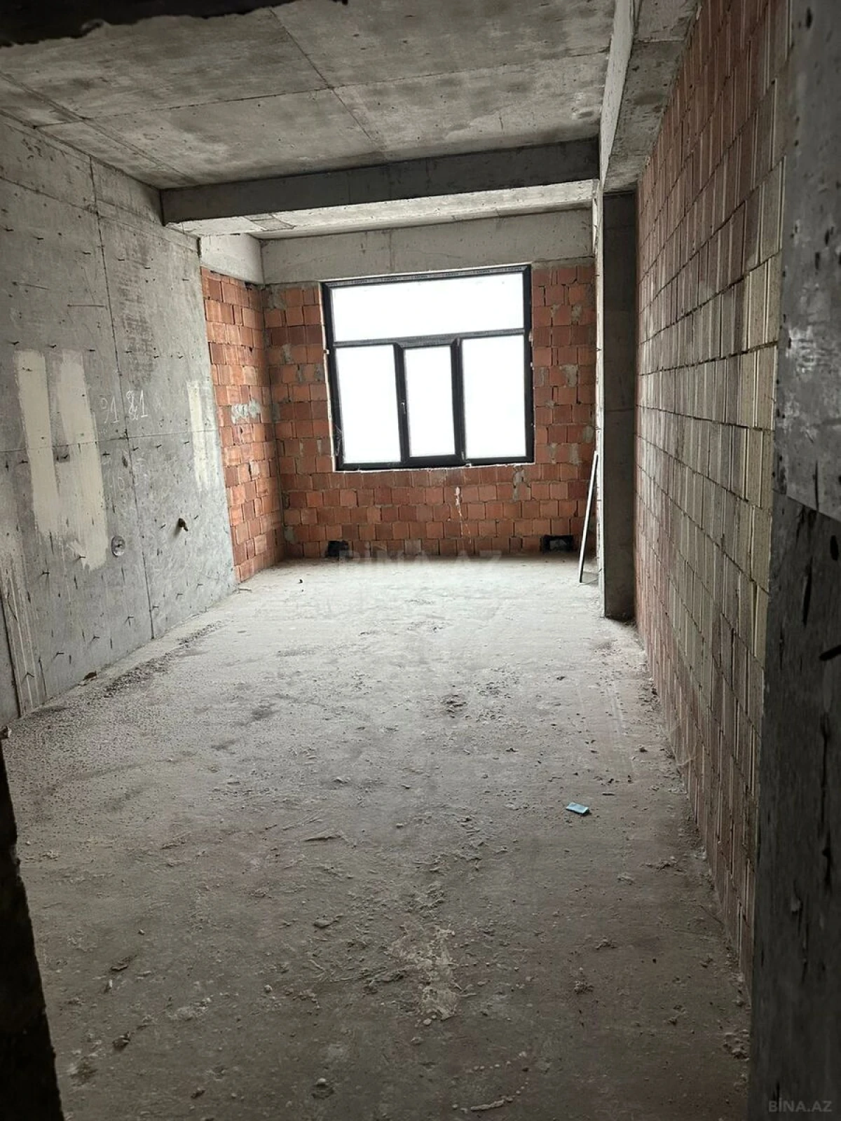 Satılır 5 otaqlı mənzil 296 m²