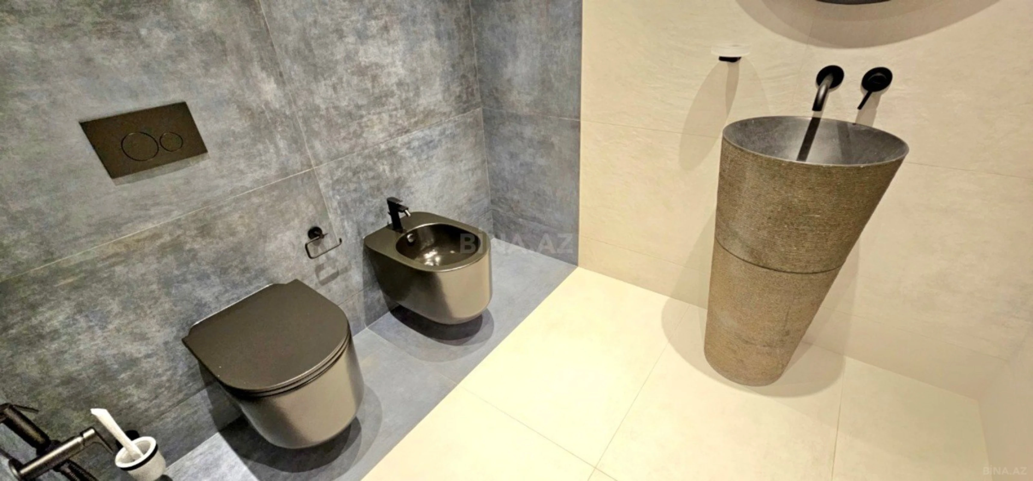 Satılır 4 otaqlı mənzil 289 m²