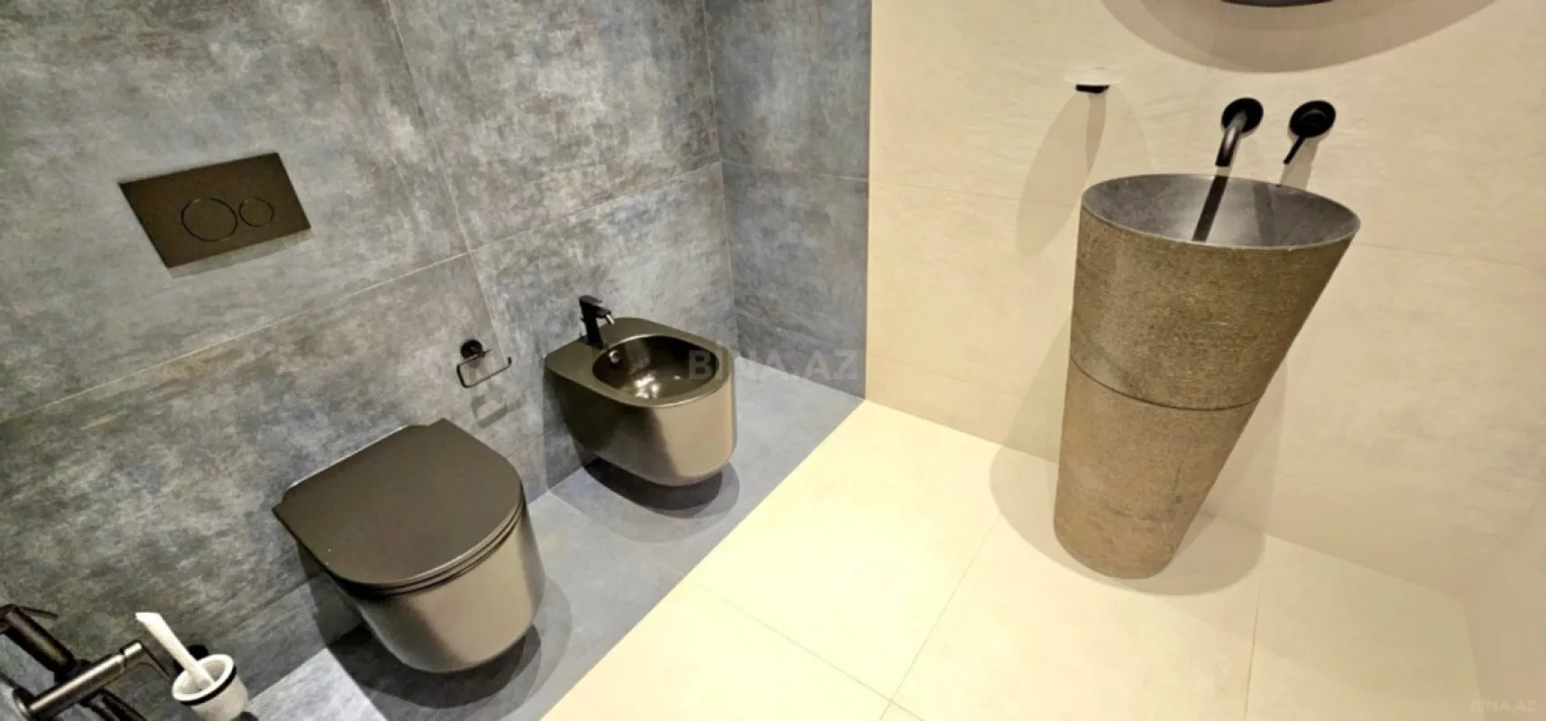 Satılır 4 otaqlı mənzil 289 m²