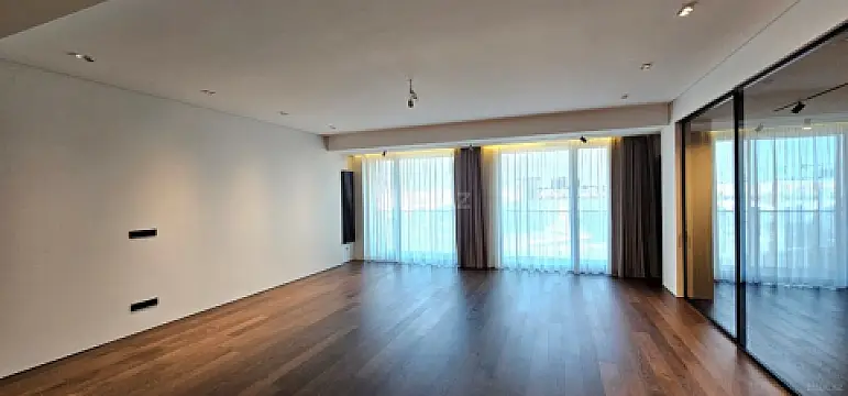 Satılır 4 otaqlı mənzil 289 m²