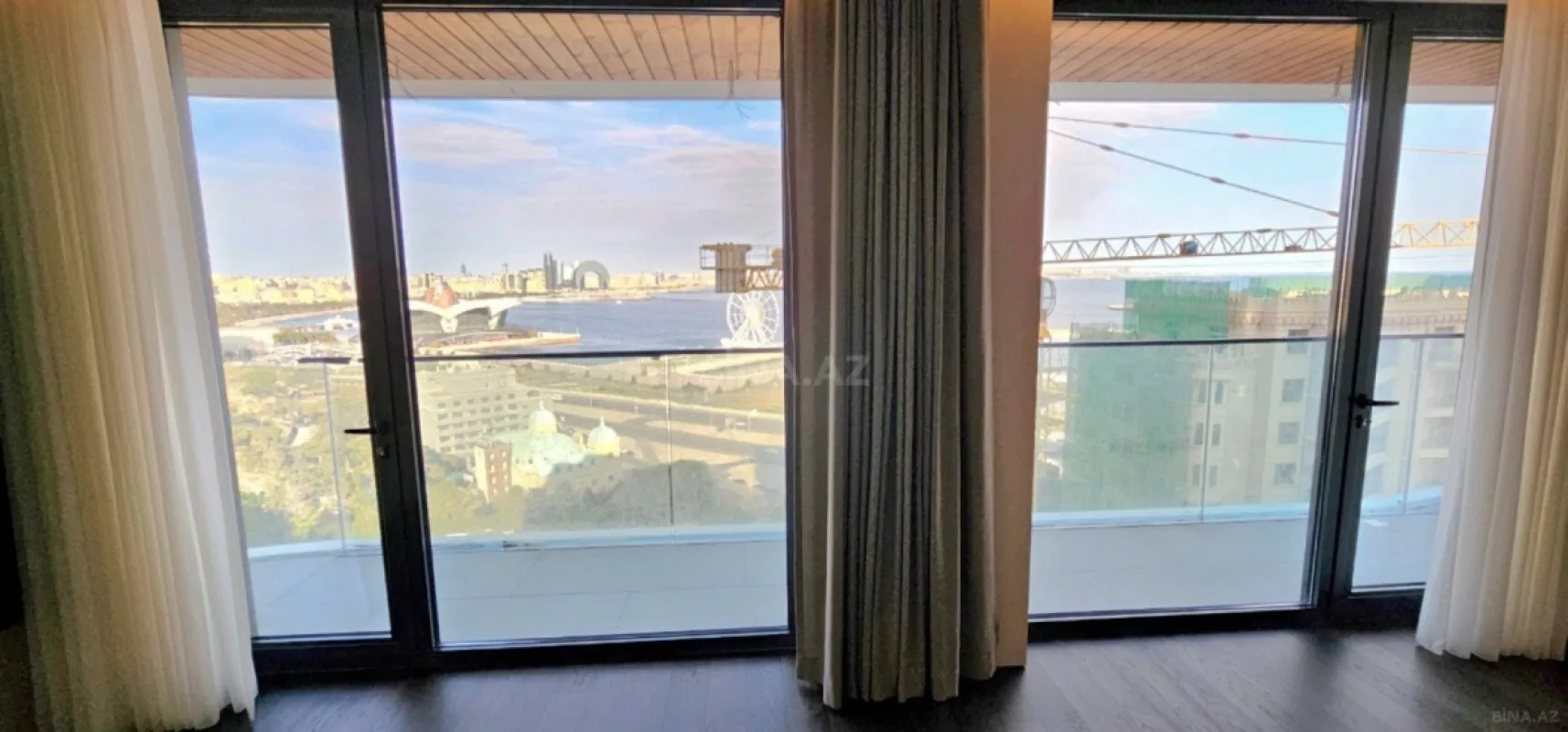 Satılır 4 otaqlı mənzil 289 m²