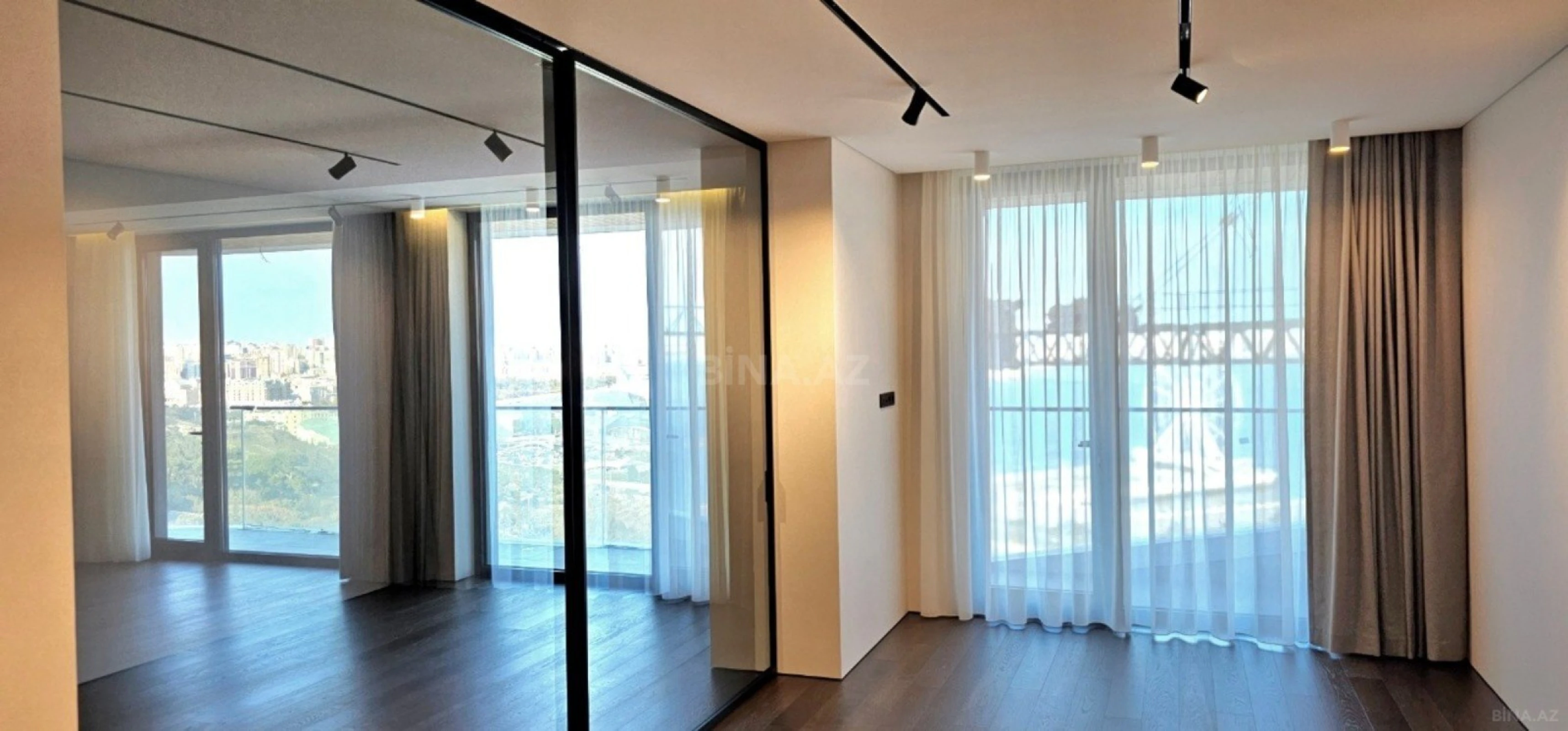 Satılır 4 otaqlı mənzil 289 m²