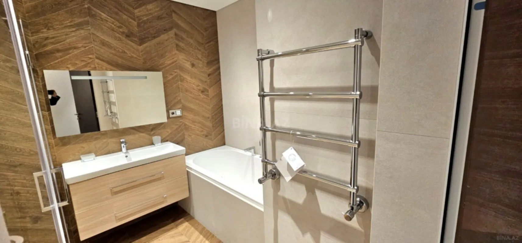 Satılır 4 otaqlı mənzil 289 m²