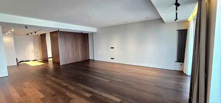 Satılır 4 otaqlı mənzil 289 m²
