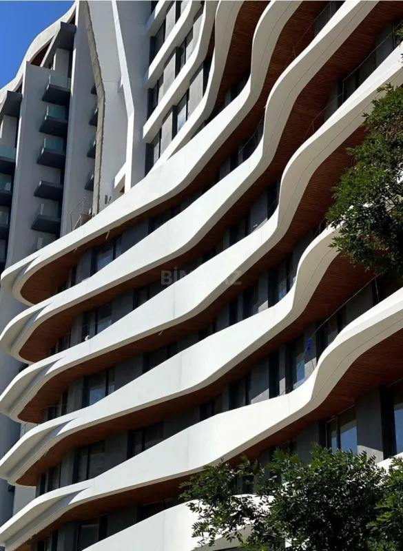 Satılır 4 otaqlı mənzil 289 m²