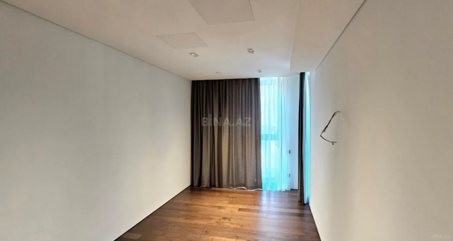 Satılır 4 otaqlı mənzil 289 m²