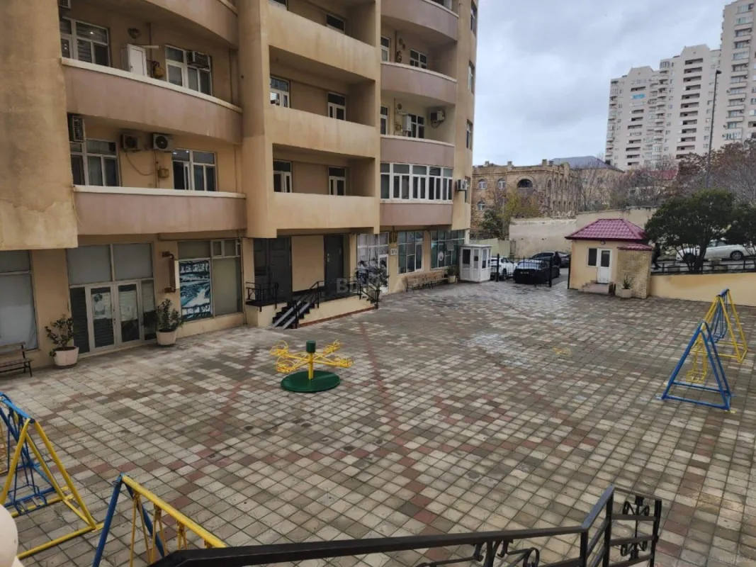 Kirayə verilir 4 otaqlı ofis 210 m²