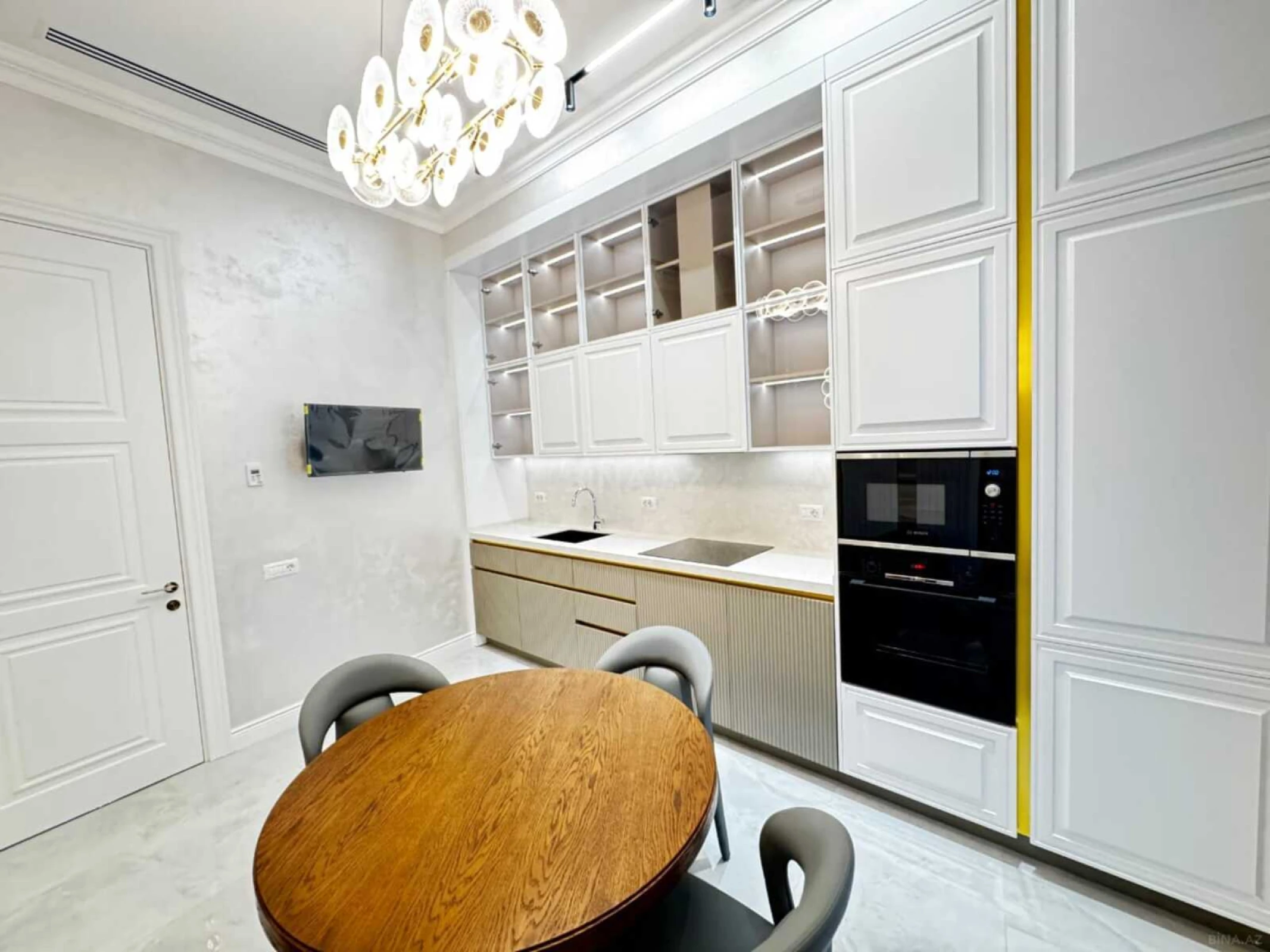 Kirayə verilir 3 otaqlı mənzil 150 m²