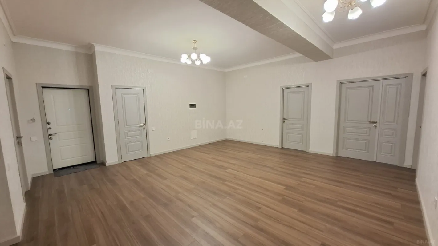Satılır 5 otaqlı mənzil 200 m²