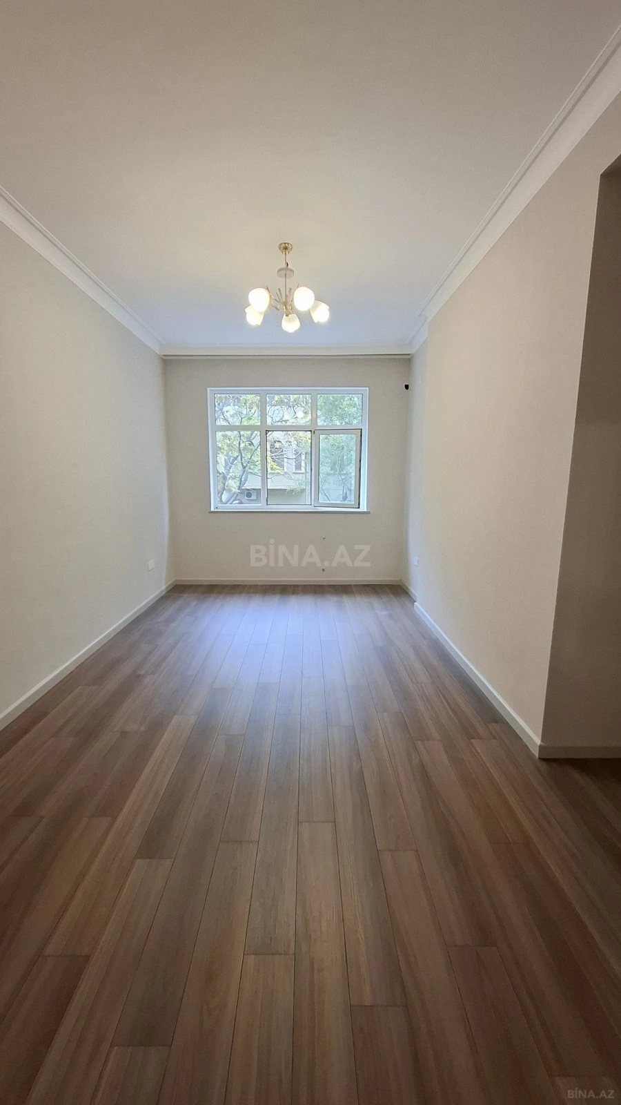 Satılır 5 otaqlı mənzil 200 m²