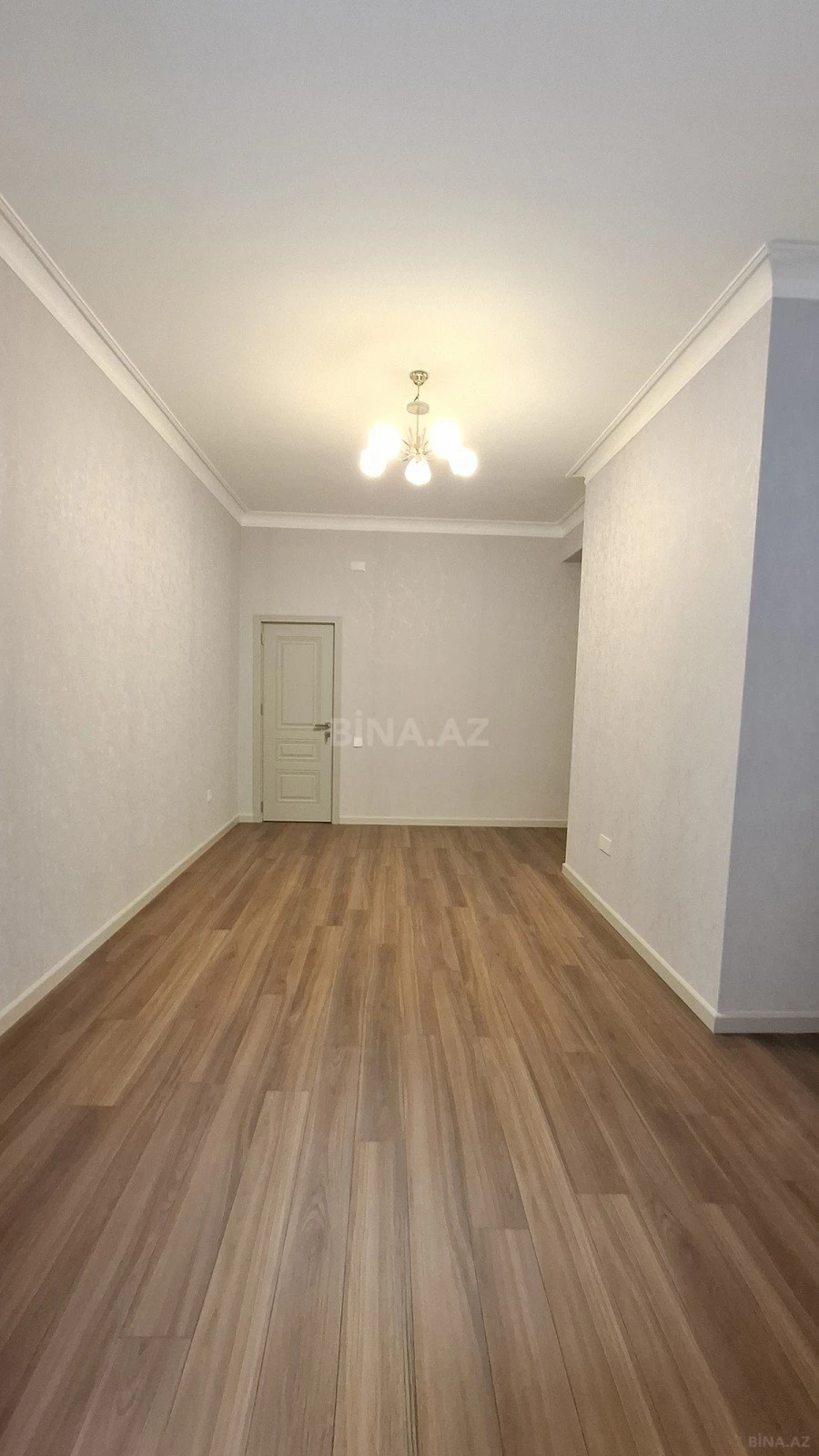 Satılır 5 otaqlı mənzil 200 m²