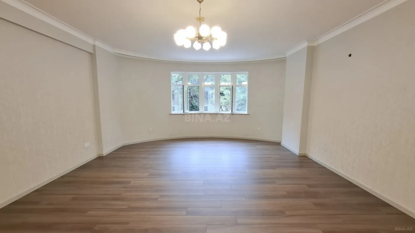 Satılır 5 otaqlı mənzil 200 m²