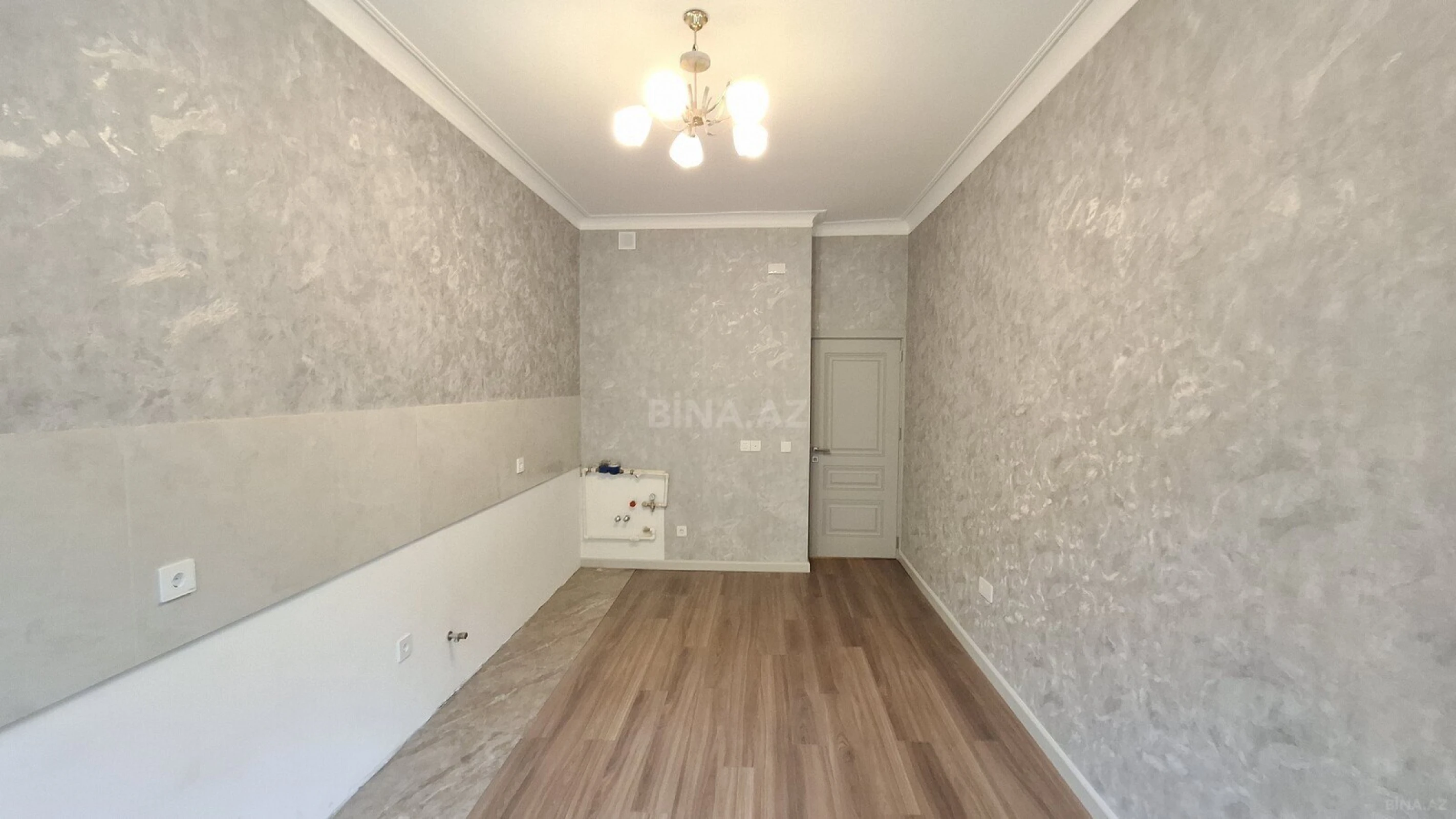 Satılır 5 otaqlı mənzil 200 m²