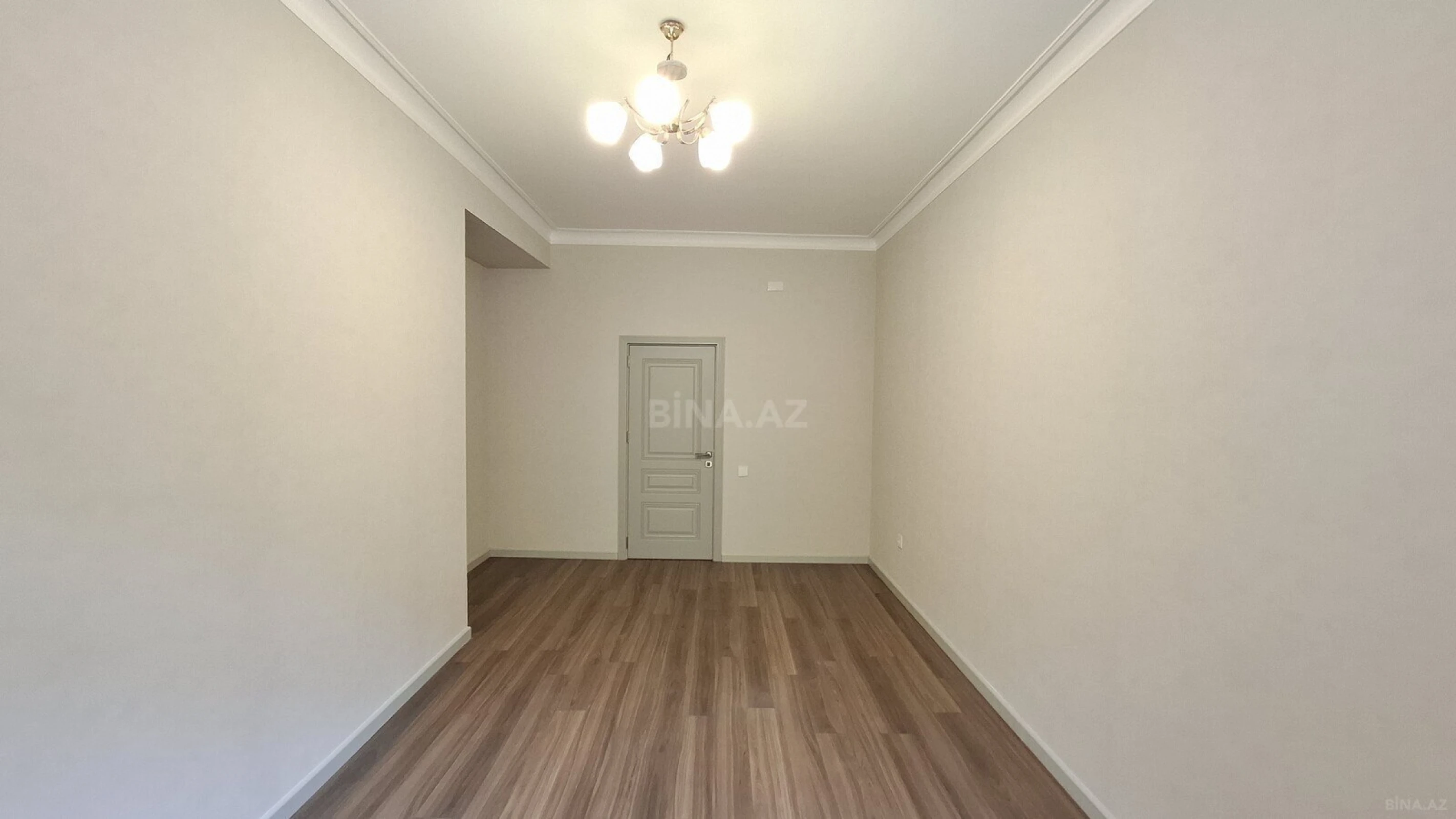 Satılır 5 otaqlı mənzil 200 m²