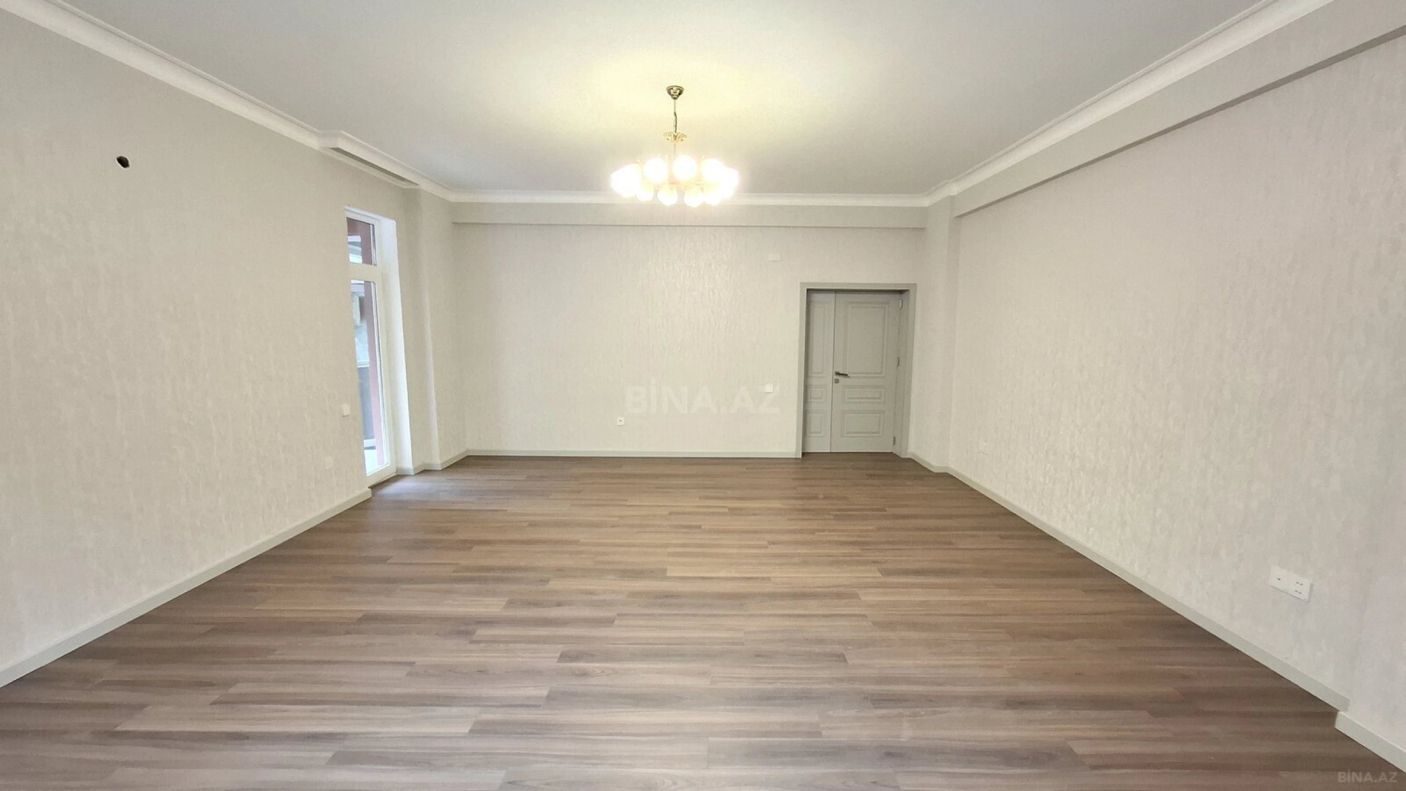 Satılır 5 otaqlı mənzil 200 m²