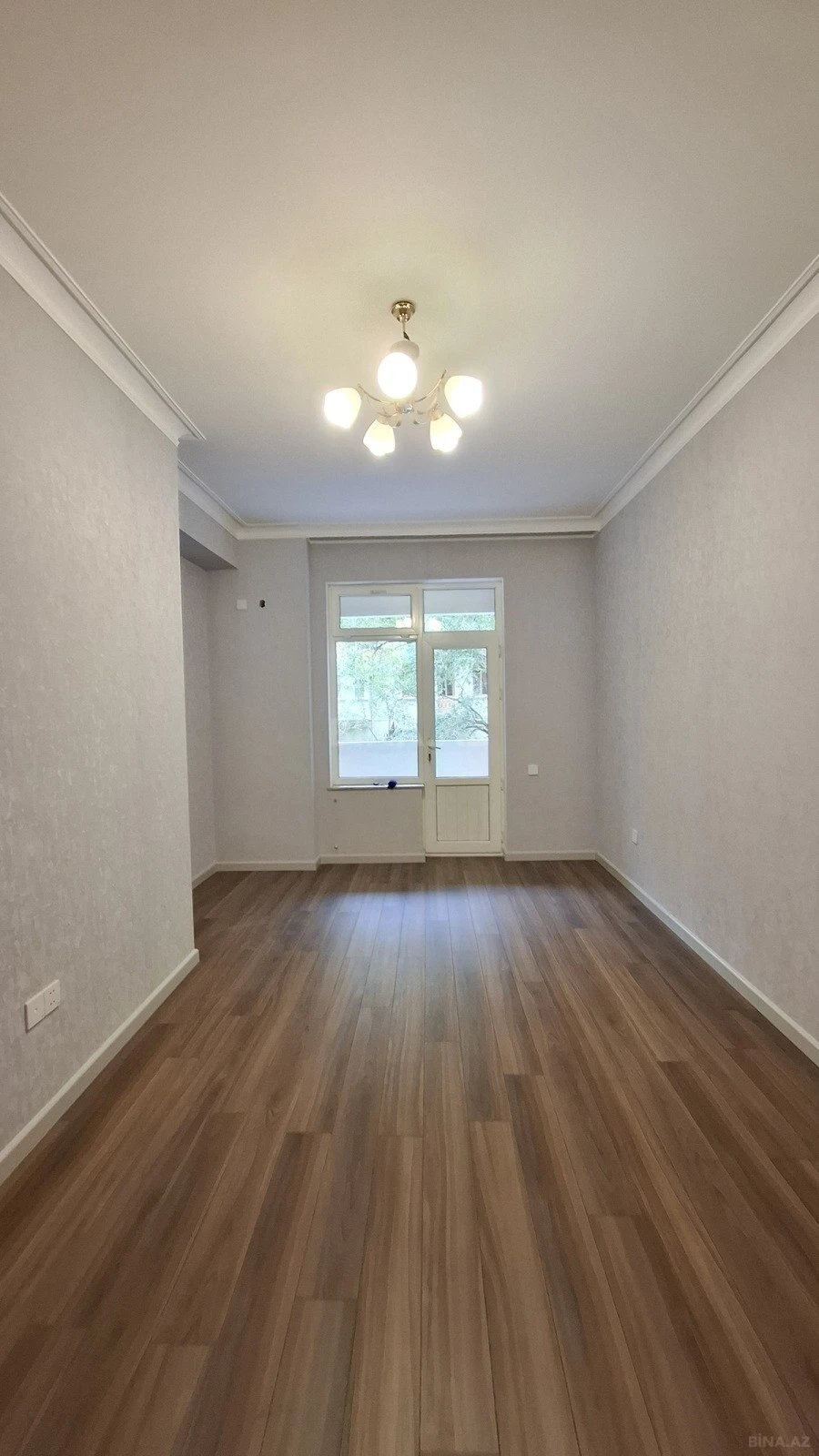 Satılır 5 otaqlı mənzil 200 m²