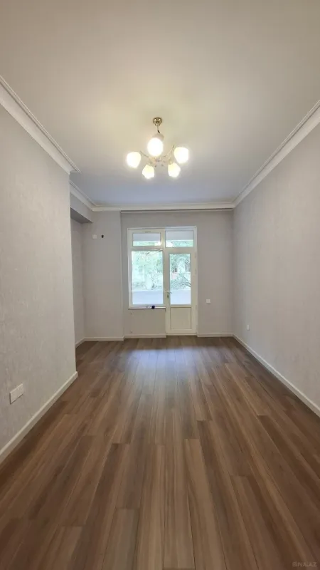 Satılır 5 otaqlı mənzil 200 m²