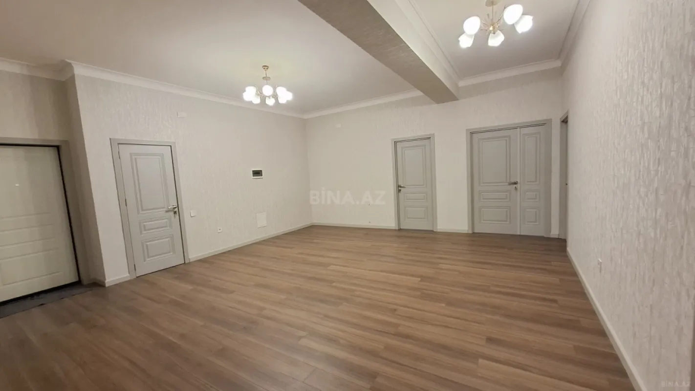 Satılır 5 otaqlı mənzil 200 m²