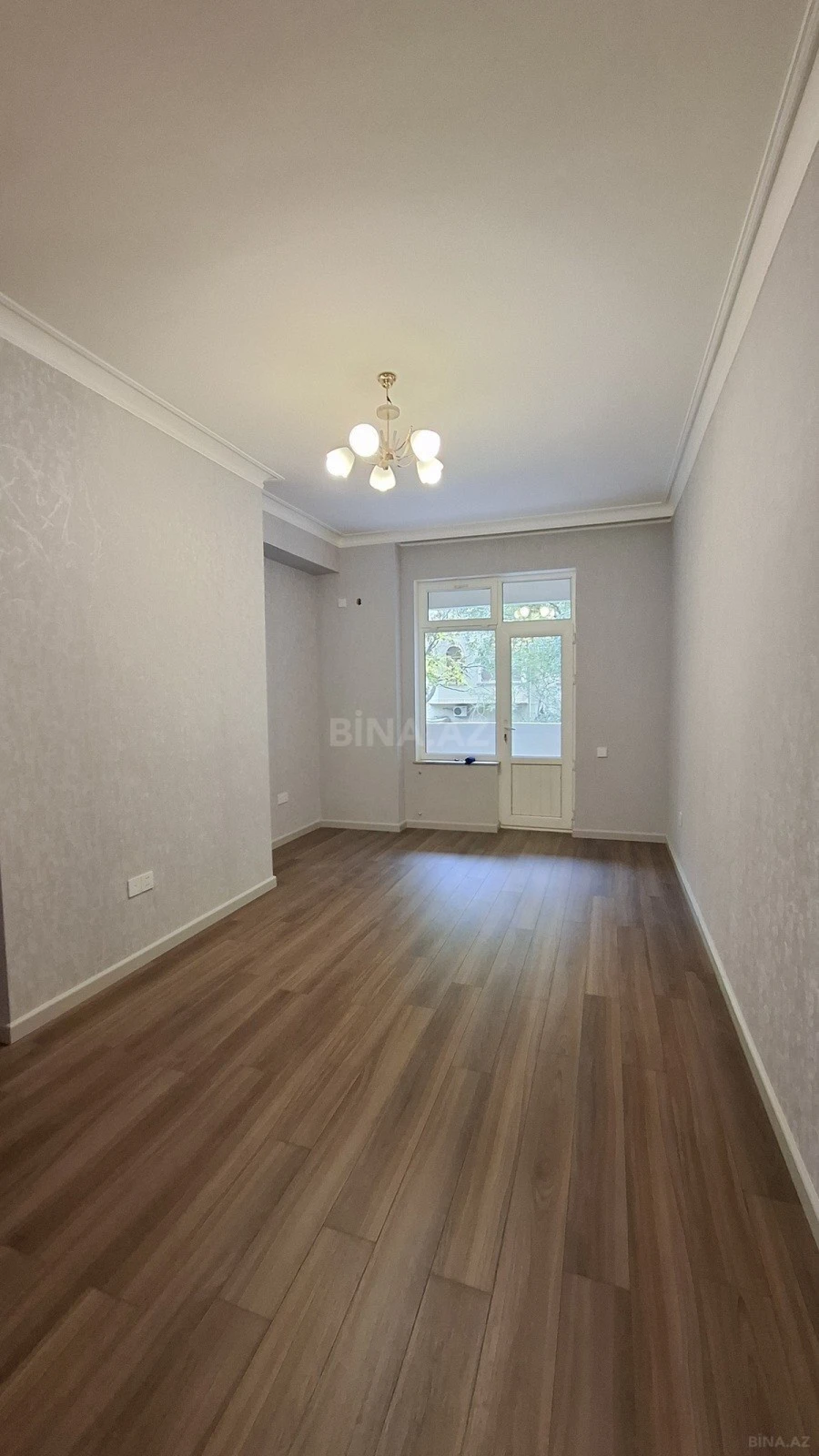 Satılır 5 otaqlı mənzil 200 m²