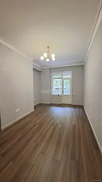 Satılır 5 otaqlı mənzil 200 m²