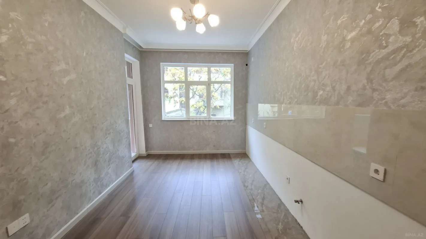 Satılır 5 otaqlı mənzil 200 m²