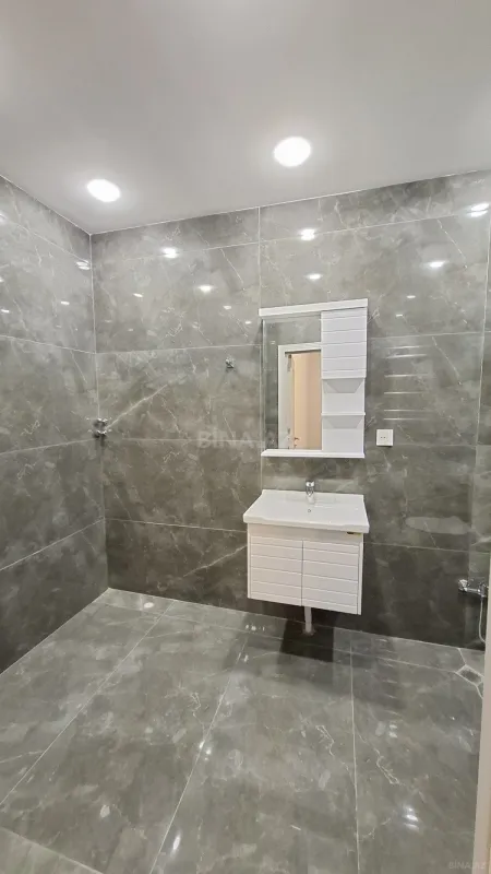 Satılır 5 otaqlı mənzil 200 m²