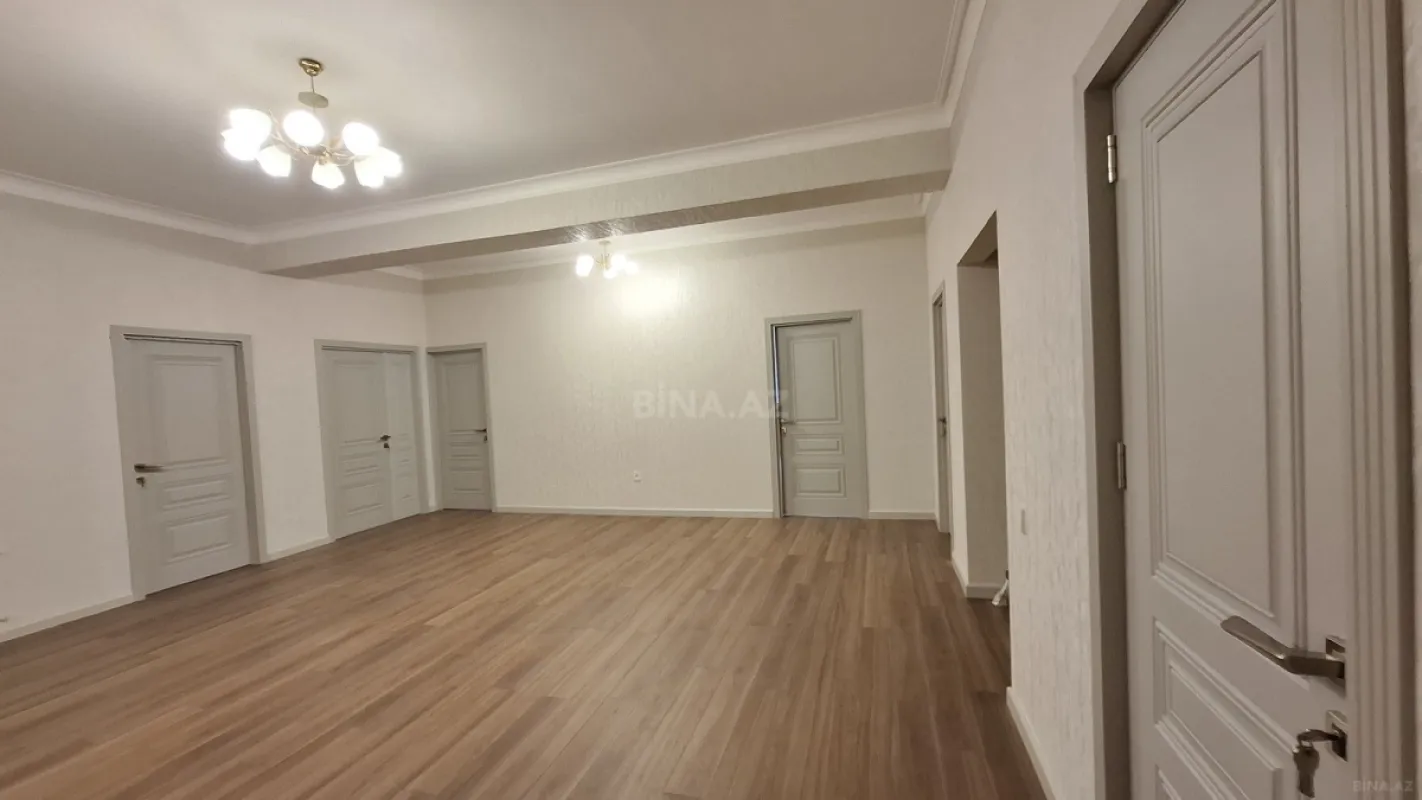 Satılır 5 otaqlı mənzil 200 m²