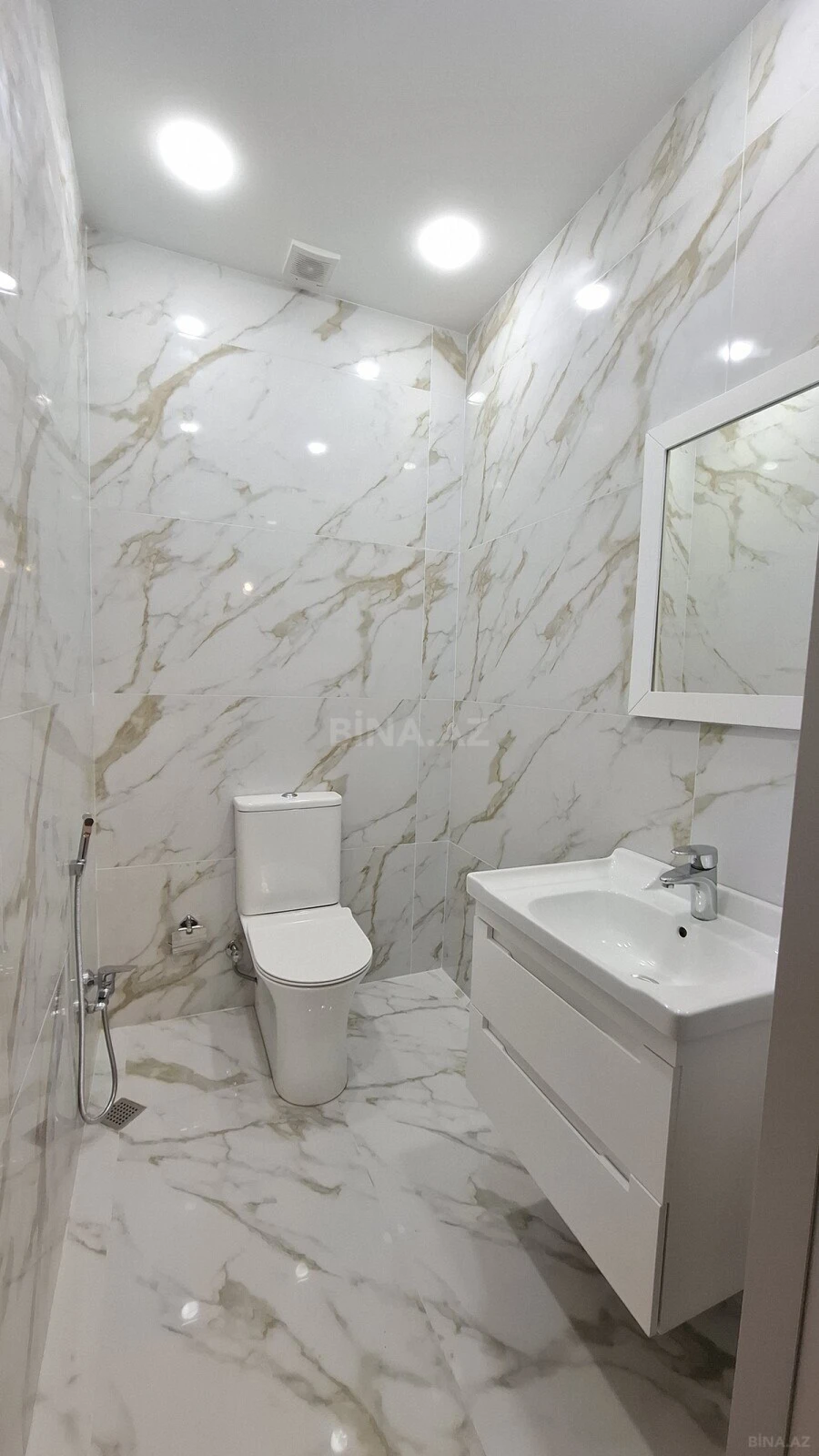 Satılır 5 otaqlı mənzil 200 m²