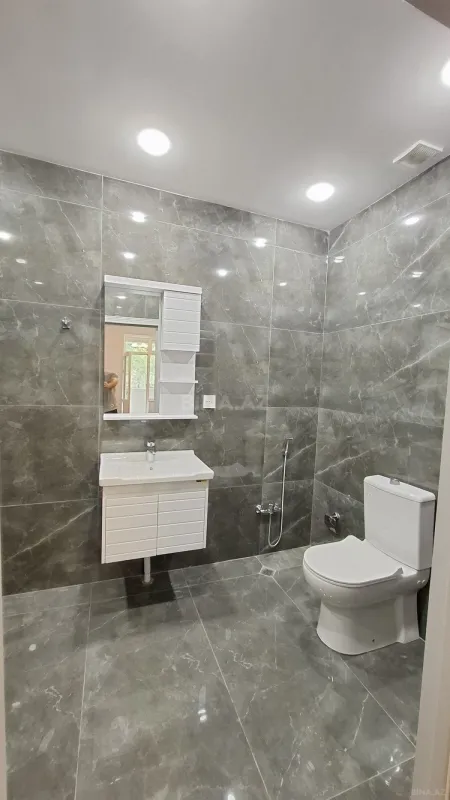 Satılır 5 otaqlı mənzil 200 m²