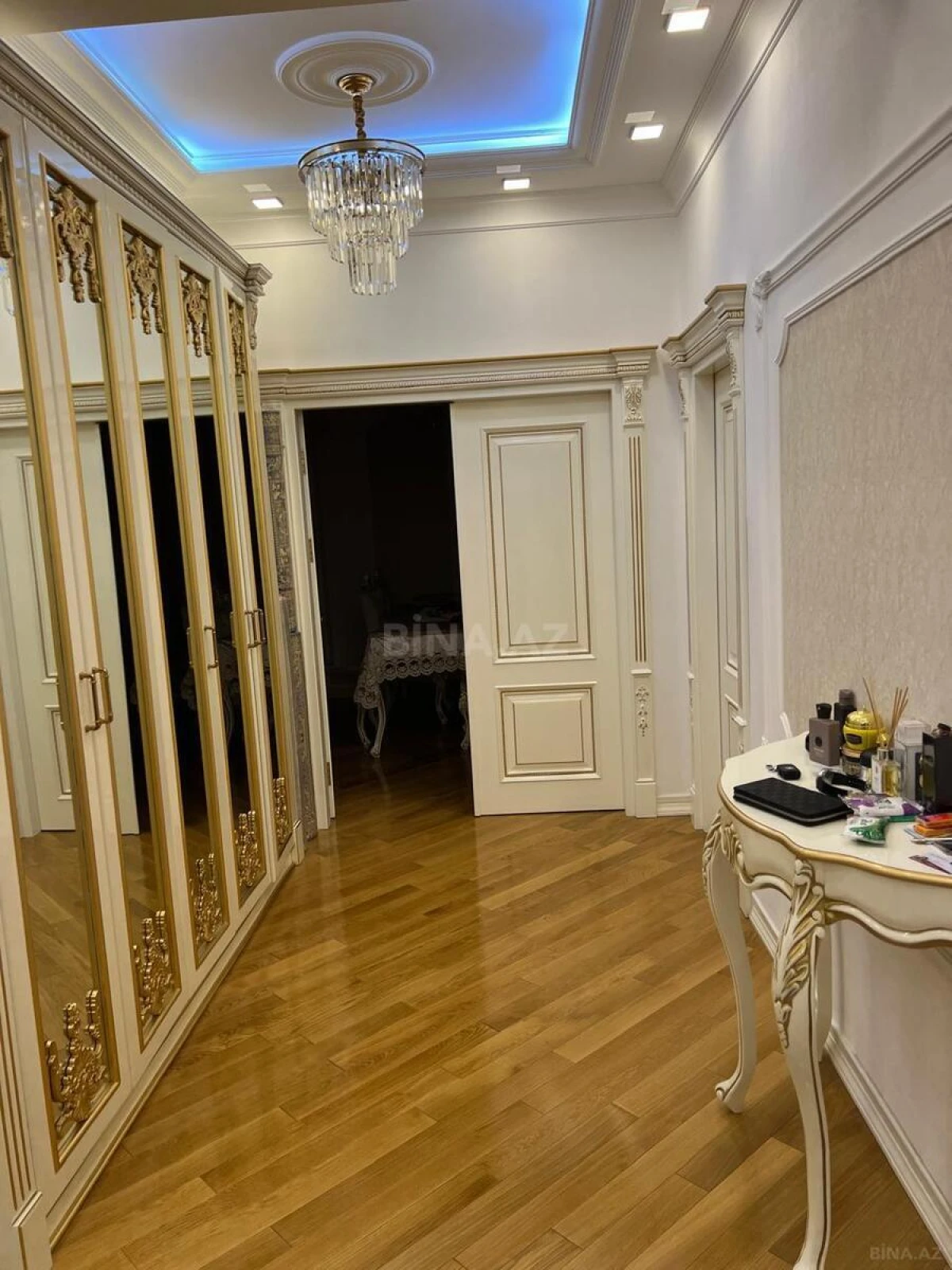 Satılır 3 otaqlı mənzil 119 m²